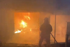 Tempat Usaha Makan di Mojokerto Terbakar, Tiga Unit PMK Dikerahkan