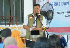 Dirut Bulog Sidak Pasar Wonokromo Surabaya, Pastikan Harga Stabil di Tengah Rekor Stok Beras Nasional