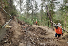 Terdampak Longsor Tahun Lalu, Tebing Penahan Saluran Irigasi di Pacet Mojokerto Dapat Sentuhan Perbaikan