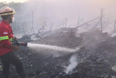 TPA Belahan Tengah Mojokerto Terbakar, Api Diduga dari Letupan di Timbunan Sampah Zona Nonaktif