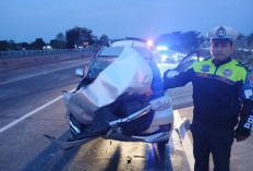 Mobil Xenia Tabrak Truk di Tol Jombang-Mojokerto, Satu Tewas Empat Luka Ringan