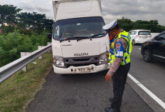 Pikap Terguling di Tol Surabaya–Mojokerto Akibat Pecah Ban, Kerugian Ditaksir Rp5 Juta