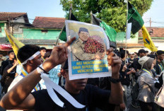 Soroti MBG dan Koperasi Merah Putih, Ratusan Mahasiswa Mojokerto Datangi DPRD 