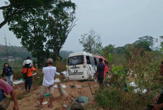 Minibus Rombongan Keluarga Asal Bojonegoro Alami Rem Blong di Mojokerto, 8 Orang Luka