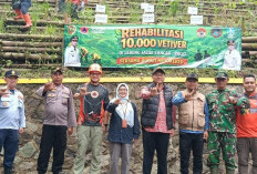 Cegah Longsor Lagi, Ribuan Rumput Vetiver Ditanam di Kawasan Hutan Tahura R Soerjo Mojokerto 