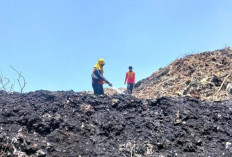 Cegah Kebakaran Susulan, DLH Mojokerto Intensifkan Pembasahan di TPA Belahan Tengah dan Karangdiyeng 