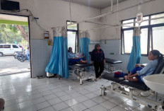 Diduga Usai Santap MBG, Belasan Siswa SMPN 1 Mojoanyar Mojokerto Dilarikan ke Puskesmas