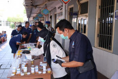 Ratusan Warga Binaan dan Petugas Ikuti Tes Urin di Lapas Mojokerto