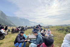 Kisah Unik Menikmati Semangkuk Bakso di Lautan Pasir Bromo