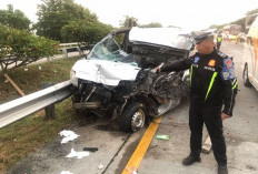 Satu Penumpang Tewas Dalam Kecelakaan Pikap Tabrak Truk Gandeng di Tol Jombang Mojokerto