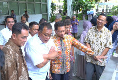 Menteri Lingkungan Hidup Terpikat ITS COMPOStech, Rektor Siap Produksi Massal