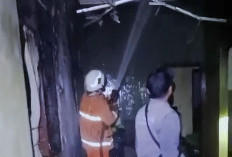 Diduga Korsleting Listrik, Rumah Warga di Bangsal Mojokerto Ludes Terbakar