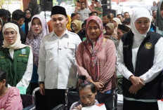 Kunjungi Mojokerto, Gubernur Jatim Resmikan SPAM Mojolagres dan Serahkan Bansos