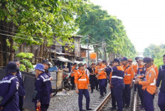 Cek Lintas Jalan Kaki, KAI Daop 8 Pastikan Jalur Wonokromo–Sepanjang Siap Dukung Double Track