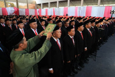 Lantik 734 Kepsek, Gus Fawait Tantang Sekolah di Jember Lebih Inovatif dan Berprestasi