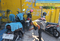 Aksi Pencurian Motor di Bengkel Mojokerto Terekam CCTV, Pelaku Berpura-pura Telepon