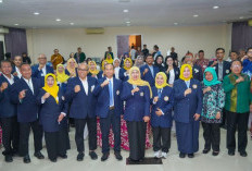 Gubernur Khofifah Lantik IKA Unair Jateng, Dorong Peran Alumni Atasi Ketimpangan Layanan Kesehatan