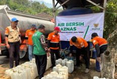 Terdampak Kekeringan, Baznas Kabupaten Mojokerto Salurkan 15.000 Liter Air Bersih bagi Warga Kunjorowesi