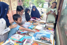 Peringati Hari Buku Sedunia, Pegiat Literasi di Mojokerto Bagikan 800 Buku Gratis