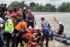 Geger, Mayat Laki - laki Ditemukan Mengambang di Sungai Brantas Mojokerto
