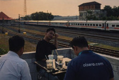 Ngopi Sembari Saksikan Kereta Lewat, Sensasi Rooftop KTL Jadi Buruan Anak Muda Mojokerto