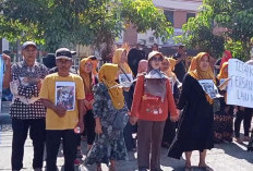 Warga Kaligoro Demo di PN Mojokerto, Tuntut Sidang Kasus Kematian Alfan Transparan dan Adil