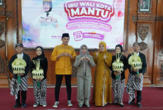 Akhirnya Sah di Mata Negara,4 Pasangan di Kota Mojokerto Tersenyum Genggam Buku Nikah 