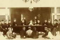 Bupati Kromo Adinegoro Hapus Tradisi Sembah Jongkok di Mojokerto