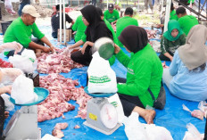Dari Kandang Warga ke Meja Makan Mustahik, 3.621 Paket Daging Kurban Dibagikan oleh Baznas Mojokerto