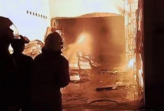 Kebakaran Hanguskan Home Industri Sepatu di Mojokerto, 5 Unit Damkar Dikerahkan