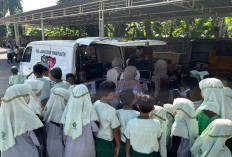 Pertama di Mojokerto! Mobil Mikroplastik Journey Ecoton Sambangi 200 Siswa MIN 2