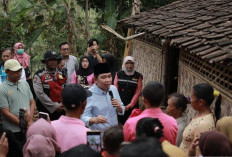Naik Motor ke Pelosok Jelbuk, Bupati Jember Fawait Dengarkan Keluhan Warga soal Jalan Desa