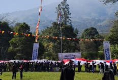 Rayakan Kemerdekaan Indonesia, Bendera Raksasa 100 Meter Membentang di Lereng Gunung Welirang Mojokerto