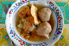 Di Balik Gang Sempit Pacet, Ada Rasa yang Bikin Orang Rela Jauh-Jauh, Kisah Bakso Pecel Mbak Ony
