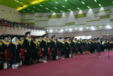 800 Lulusan Unej Kenakan Toga, Rektor Titip Empat Bekal untuk Masa Depan