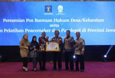 Bentuk Posbankum di 304 Desa dan Kelurahan, Antarkan Bupati Mojokerto Raih Penghargaan dari Menkum RI