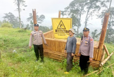 Cuaca Ekstrem, Kawasan Wisata di Pacet Mojokerto Dipasang Banner Imbauan Waspada Petir 