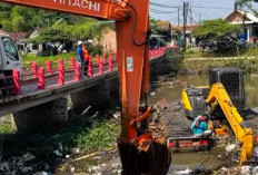 Cegah Banjir Saat Musim Hujan, DPUPR Mojokerto Normalisasi Sungai Sadar