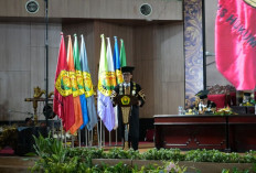 Lepas 800 Wisudawan, Rektor Unej Titip Pesan: Jangan Lupakan Integritas dan Orang Tua