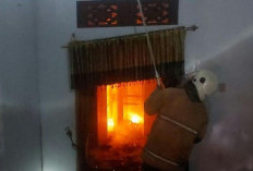 Rumah Warga di Dlanggu Mojokerto Terbakar