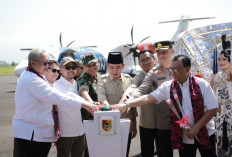 Penerbangan Perdana Jember-Surabaya Mengudara, Gus Fawait: Ini Jalan Menuju Kota-Kota Besar dan Luar Negeri