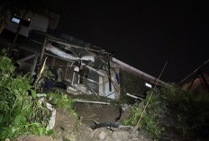 TPT Ambrol di Pacet Mojokerto Picu Longsor, Material Tutup Jalan Raya Pacet-Trawas