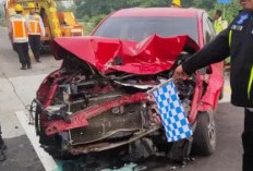 Diduga Sopir Mengantuk, Mobil HR - V Tabrak Truk Tangki di Tol Jombang - Mojokerto