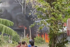 Gudang Sablon Sepatu di Mojokerto Terbakar, Empat Damkar Dikerahkan