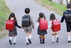 Tas Sekolah yang Terlalu Berat, Beban Kecil yang Diam-Diam Menyakiti Bahu Anak